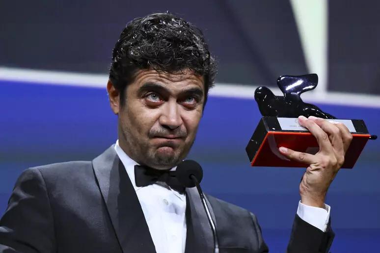 Scamarcio trionfa a Venezia con I Figli della Scimmia