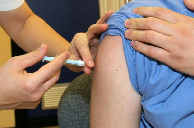Influenza, herpes zoster e pneumococco: in Puglia via libera ai vaccini in farmacia, 50mila dosi in arrivo
