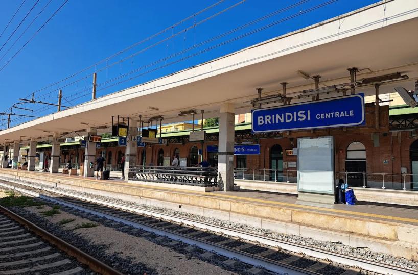 La compagna lo denuncia per maltrattamenti e lui tenta la fuga: 40enne ...