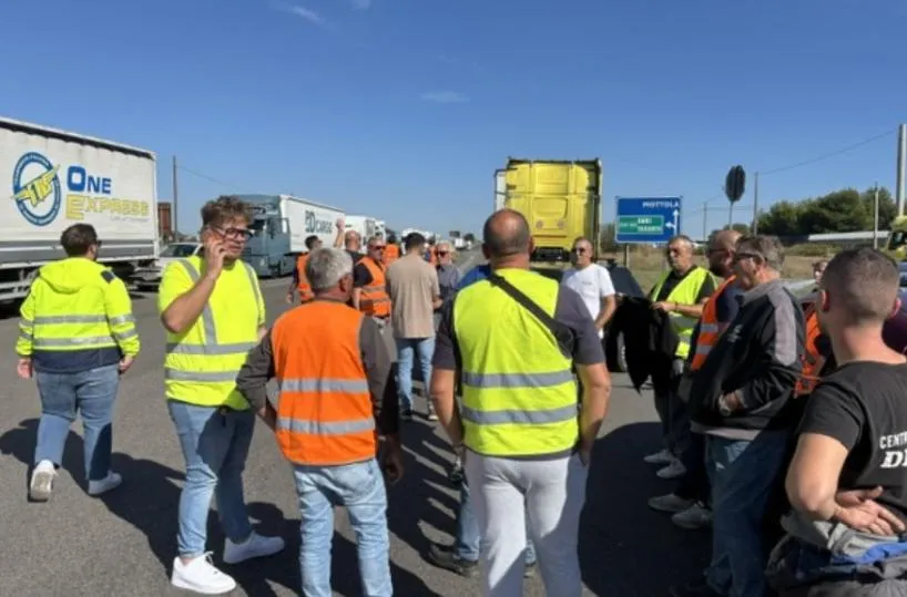 Protesta tir, sit in anche a San Basilio nel Tarantino: 150 mezzi in ...